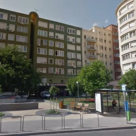 Cozy & Friendly Nice Little Separate Проживание в семье *